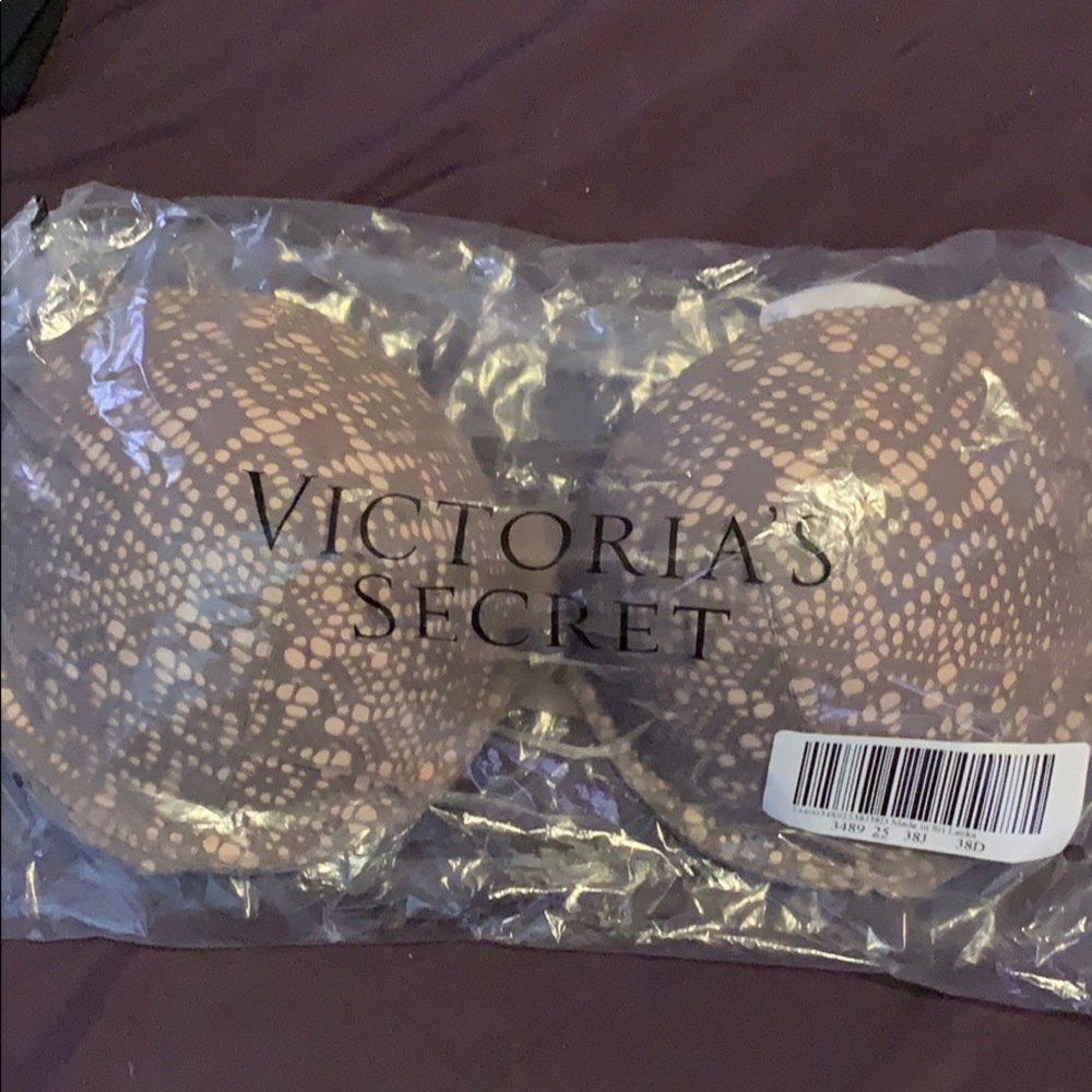 NWT Victoria Secret Bra Size 38D